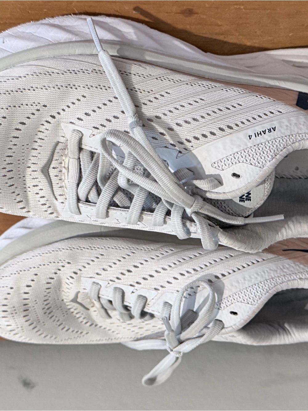 Hoka One One Women’s  Arahi 4 Nimbus Cloud/Lunar Rock size 6 Sneakers